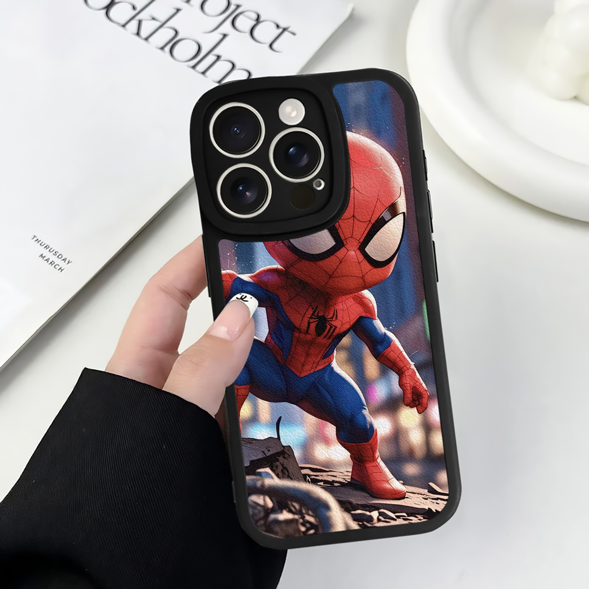 Spider Man スパイダーマン 【iPhone 16シリーズ対応】シリコンスマホケース（レザー調） 材質：シリコン